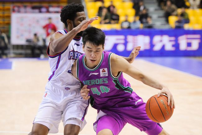 九游客户端包含山东男篮内部会议纪要流出：赛前战术微调，英超使命明确，年轻球员得到机会的词条