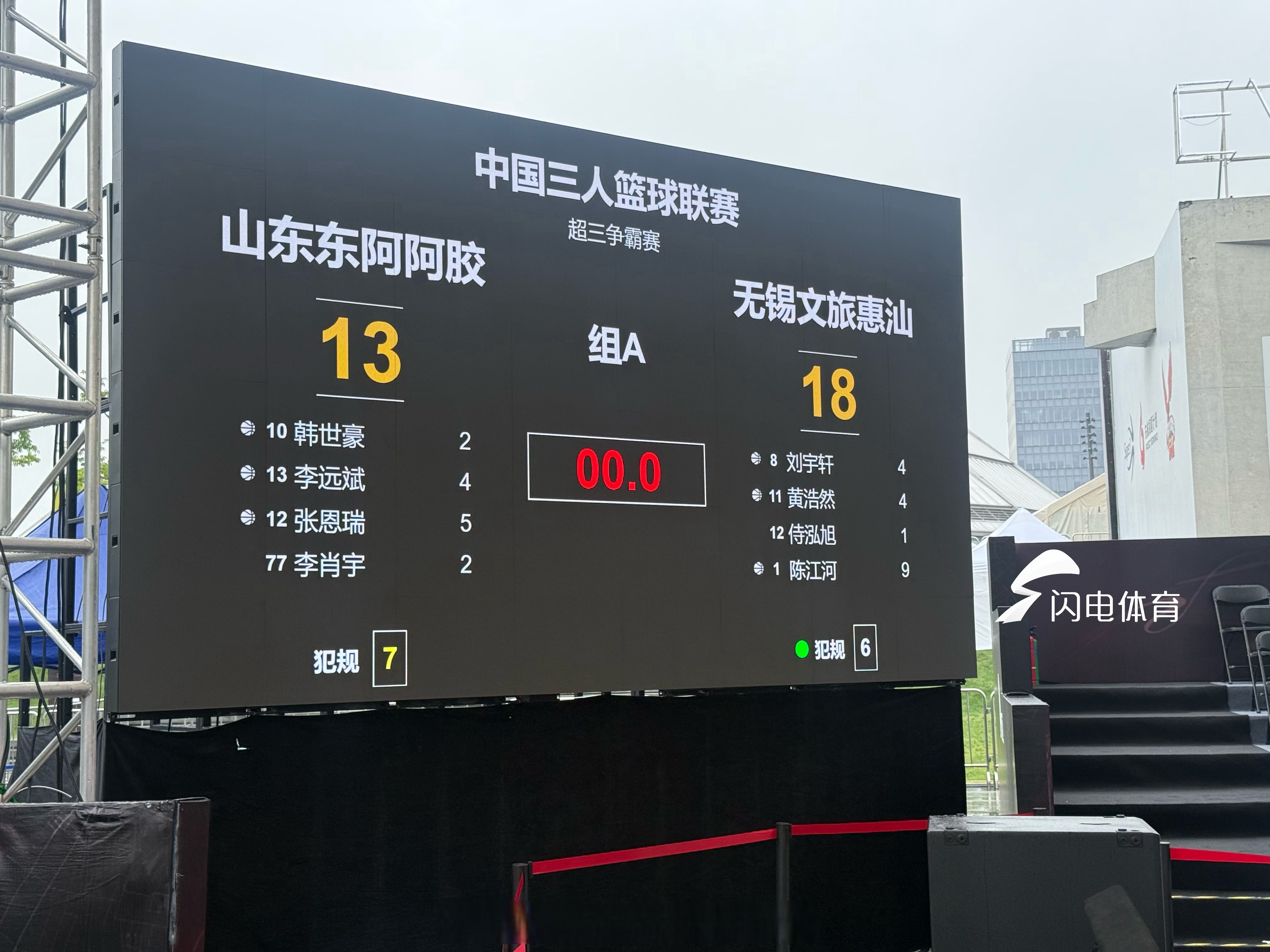 ios版下载关于赛地聚焦：亚冠今夜热度飙升，斯图加特队长鼓劲，球迷炸锅，球队文化再被提及的信息