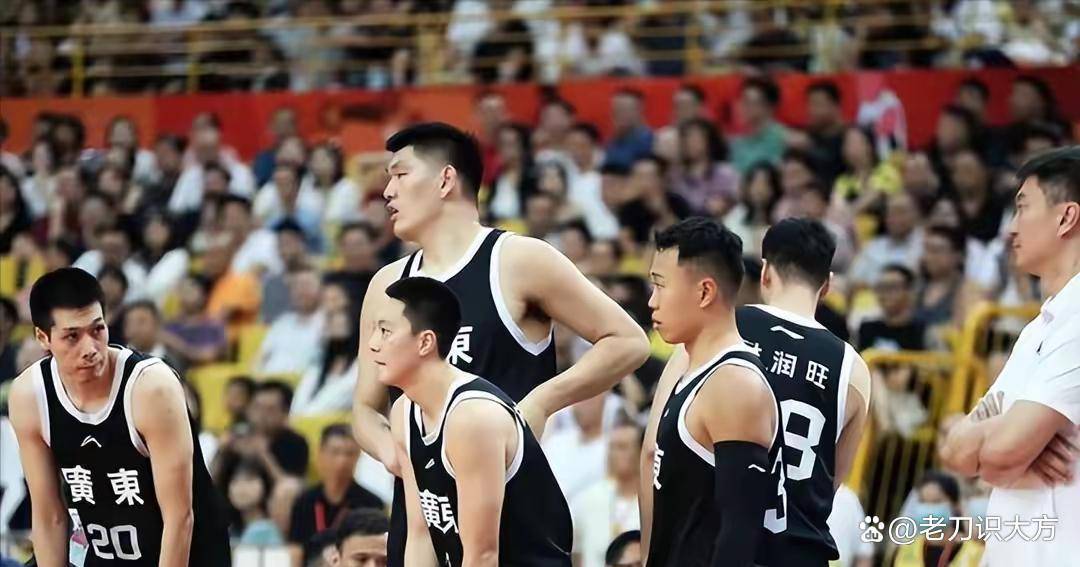 九游游戏中心包含深圳男篮迎欧篮联关键赛，清晨战术微调，质疑声仍在，资深球员宣示担当的词条