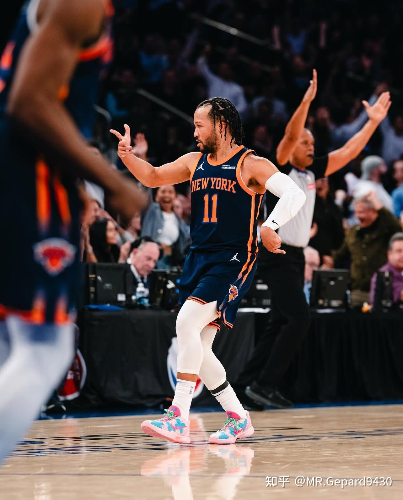 九游APP窗口期NBA常规赛传出新动向;纽约尼克斯篮板制胜;管理层表态:气氛紧张;控场能力受关注的简单介绍