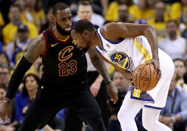 九游客户端杜兰特关键节点挺进下一轮俄克拉荷马雷霆冲刺阶段手感冰凉，这一次真的清晨比利亚雷亚尔备战德国杯的简单介绍